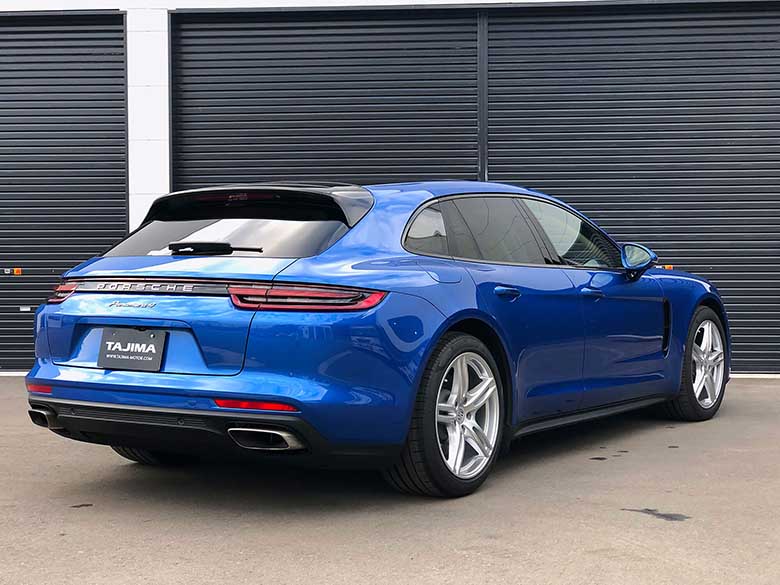 ポルシェ パナメーラ 4 スポーツツーリスモ PDK 4WD - ブルーメタリック 大人4人とアクティビティのアイテムを余裕で収納可能 (8/20枚)