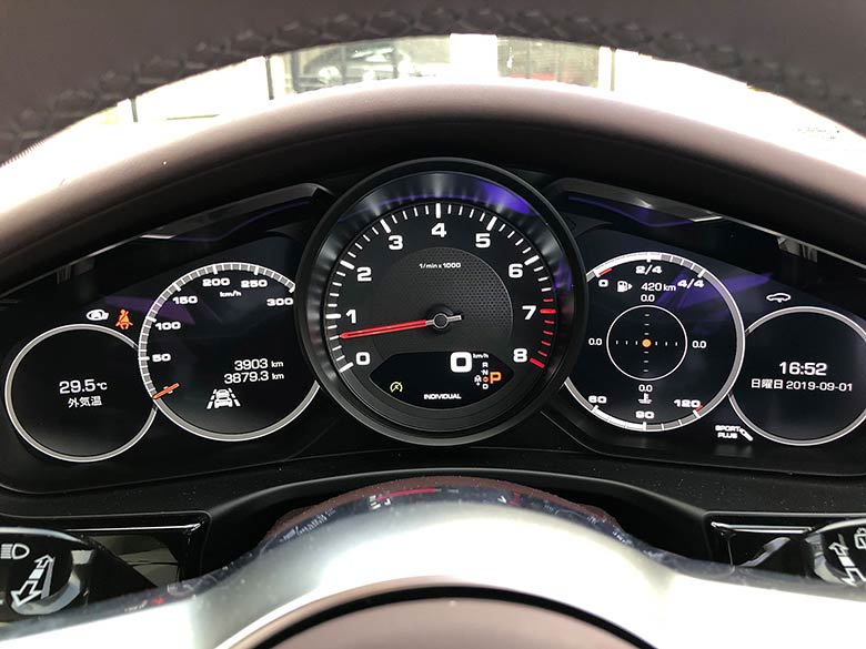 ポルシェ パナメーラ 4 スポーツツーリスモ PDK 4WD - ブルーメタリック マルチファンクションディスプレイ (17/20枚)