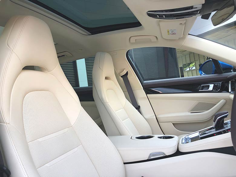 ポルシェ パナメーラ 4 スポーツツーリスモ PDK 4WD - レザーインテリア・14wayパワーシート・メモリーパッケージ。 (19/20枚)