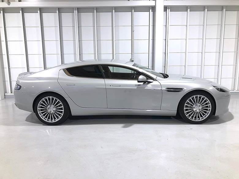 4枚のドアを持つ「4ドアクーペ」 (4/19枚) アストンマーチン ラピード S タッチトロニック3