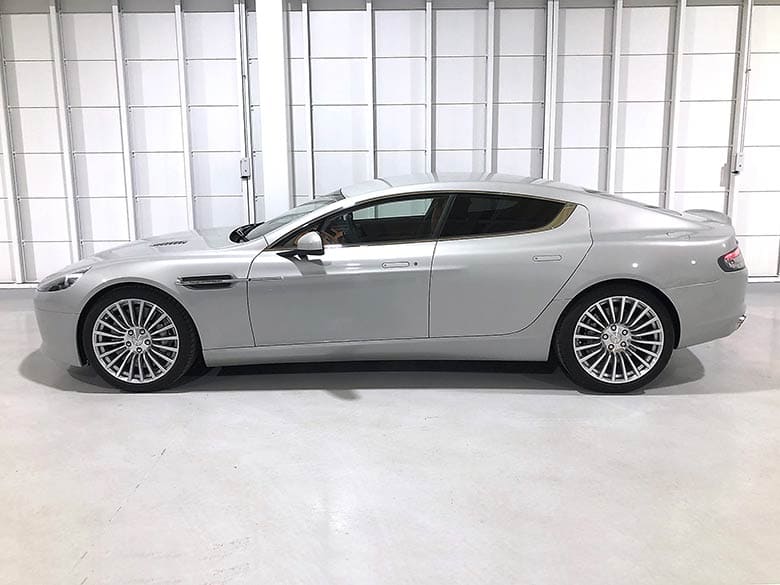 4ドア・4シーターながら流麗なサイドビュー。(5/19枚) アストンマーチン ラピード S タッチトロニック3