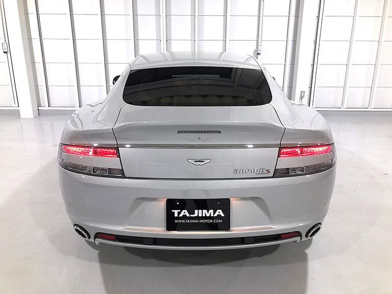 実用的なラゲッジスペースも備えた4シーターのアストンです。(7/19枚) アストンマーチン ラピード S タッチトロニック3