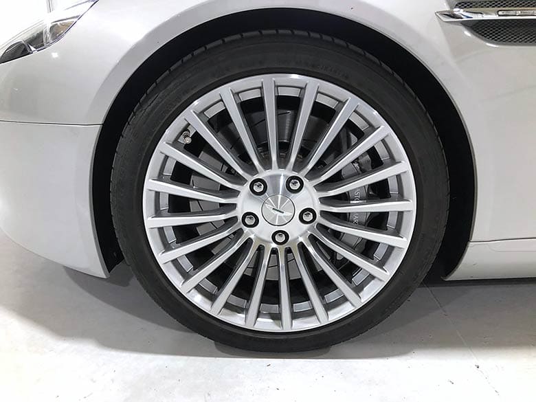 フロントタイヤ：245-40/20(9/19枚) アストンマーチン ラピード S タッチトロニック3