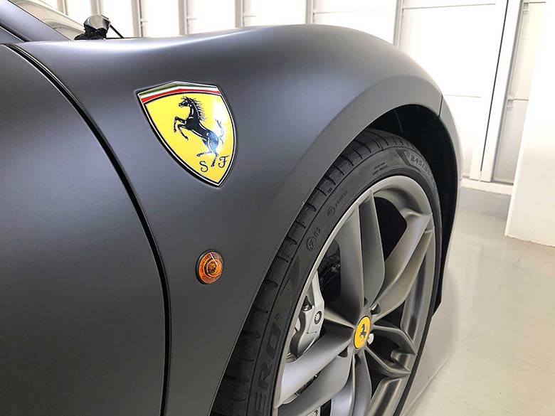 「スクーデリア・フェラーリ」シールド (9/21枚) フェラーリ 488GTB F1 DCT - マットブラック