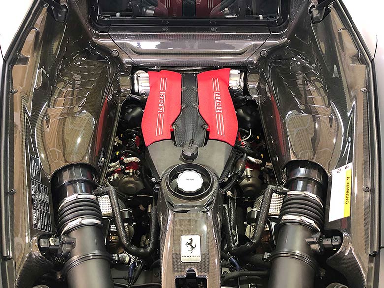 最大出力 670PS/8,000rpm、最大トルク 77.5kgfm/3,000rpmを発生するV8ツインターボエンジン(11/21枚) フェラーリ 488GTB F1 DCT - マットブラック