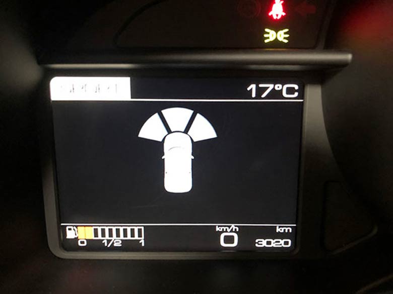 視認性に優れたメーターのインフォメーション(19/21枚) フェラーリ 488GTB F1 DCT - マットブラック