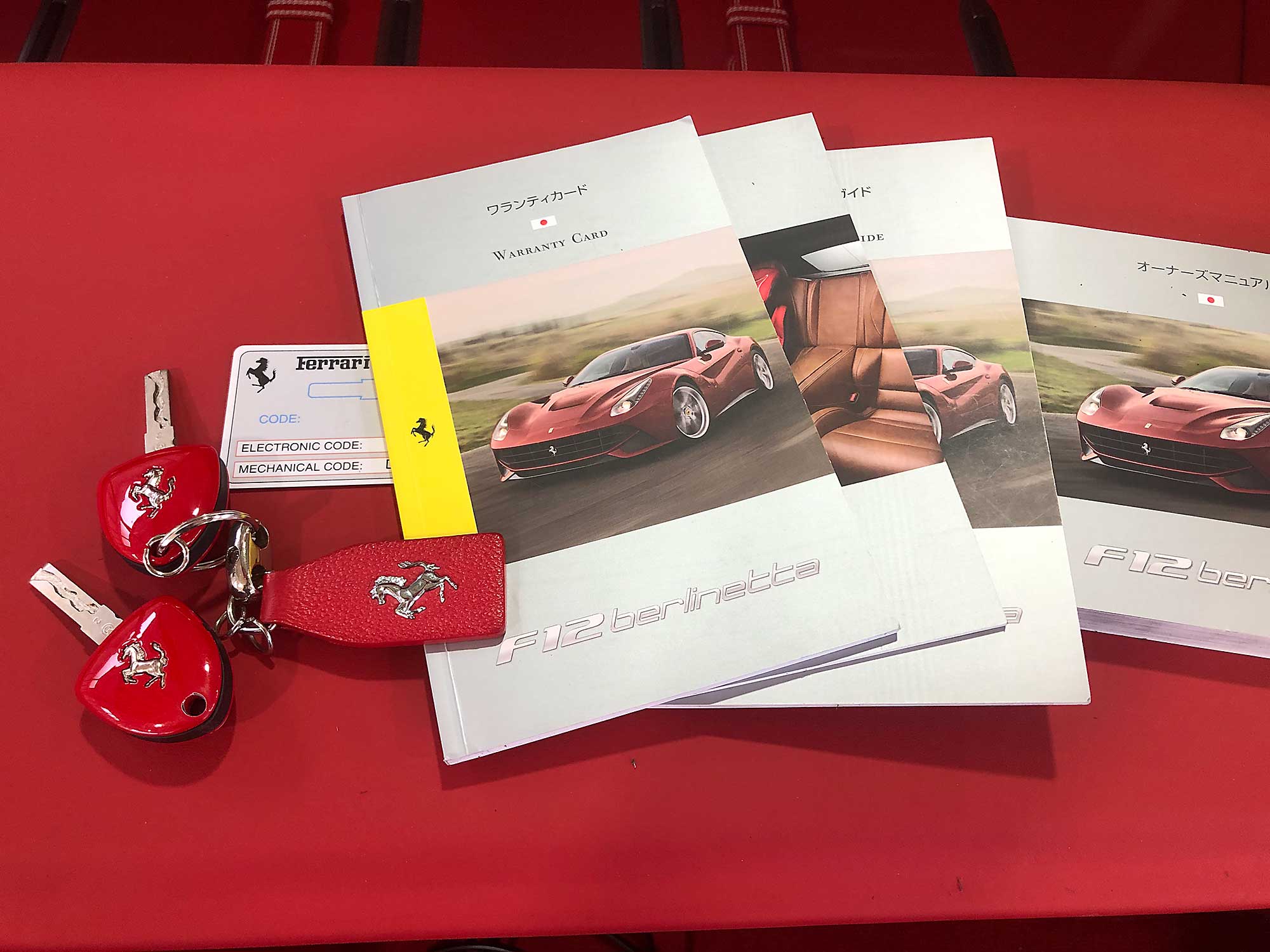 フェラーリ F12ベルリネッタ F1 DCT - ホワイト - タジマプレミアム