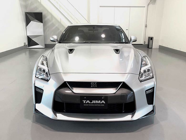 日産 GT-R 3.8 プレミアムエディション 4WD - シルバー MY17モデル570PS。アルティメットシルバー。下取りワンオーナー車両です。 (2/20枚)