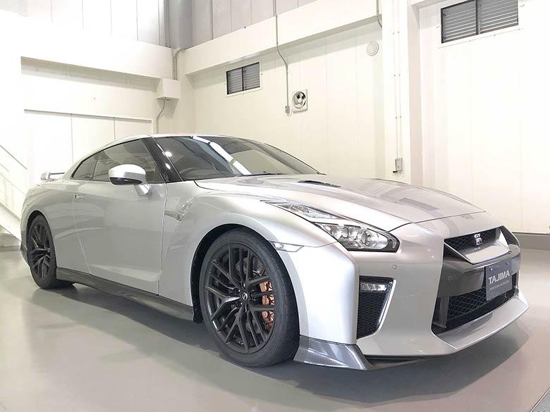 日産 GT-R 3.8 プレミアムエディション 4WD - シルバー MY17モデル570PS。アルティメットシルバー。下取りワンオーナー車両です。 (3/20枚)
