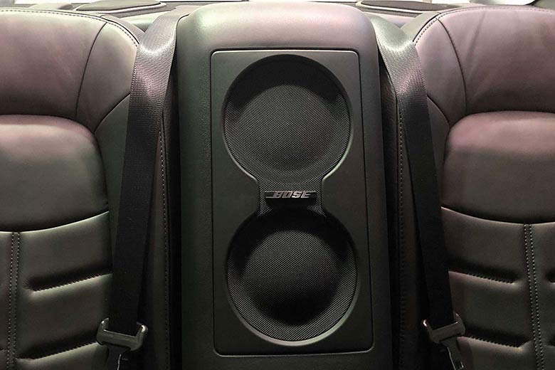 日産 GT-R 3.8 プレミアムエディション 4WD - シルバー BOSEスピーカーシステム。11スピーカーで臨場感あるサウンドを楽しめます。尚、サウンドコントロールシステム搭載でエキゾーストサウンドがリアスピーカーより聞こえてより走る気にさせてくれます。 (12/20枚)