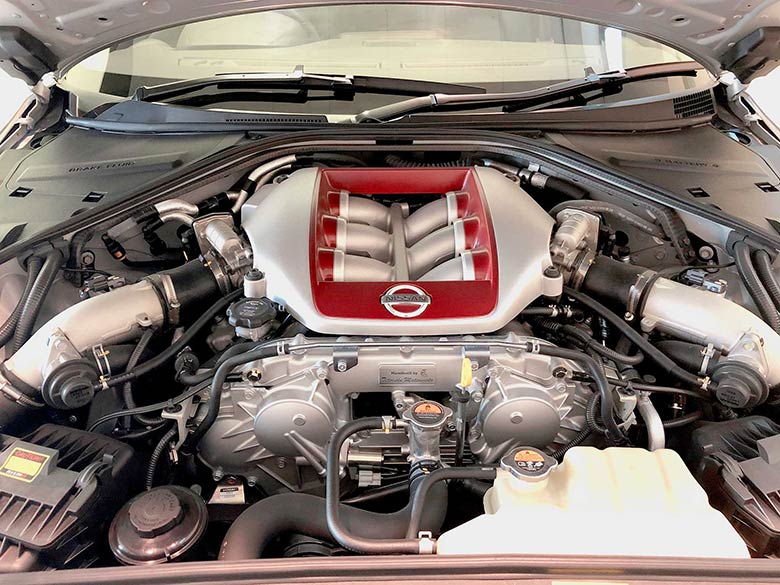 日産 GT-R 3.8 プレミアムエディション 4WD - シルバー V6、3800CCターボ　570馬力、トルク65Kg。 (18/20枚)