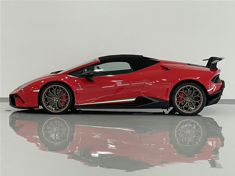 ランボルギーニ ウラカン ペルフォルマンテ スパイダー (LDF) 4WD レッド MY2018 ペルフォルマンテ専用のリヤウイングとディフューザー (5/12枚)