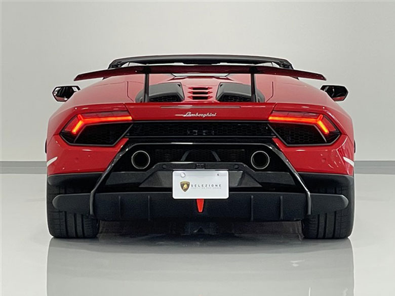 ランボルギーニ ウラカン ペルフォルマンテ スパイダー (LDF) 4WD レッド MY2018 ソフトトップならではのオープンモデルらしい佇まい (8/12枚)
