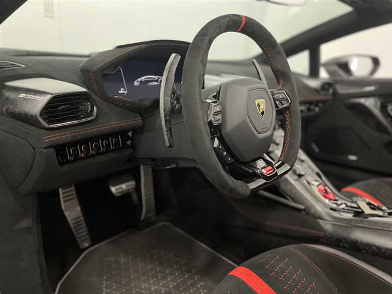 ランボルギーニ ウラカン ペルフォルマンテ スパイダー (LDF) 4WD レッド MY2018 ソフトトップクローズ時も美しいスタイル (9/12枚)