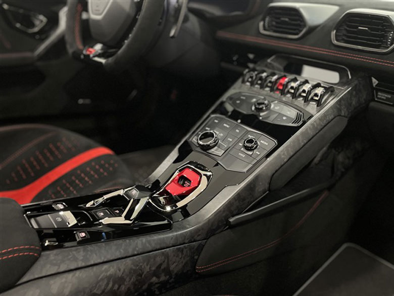 ランボルギーニ ウラカン ペルフォルマンテ スパイダー (LDF) 4WD レッド MY2018 タイヤは純正装着のPirelli PZero Corsa F:245/30R20 R:305/30R20  (11/12枚)