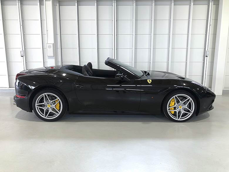 フェラーリ カリフォルニアT F1 DCT - ブラックメタリック イエローブレーキキャリパー (4/19枚)