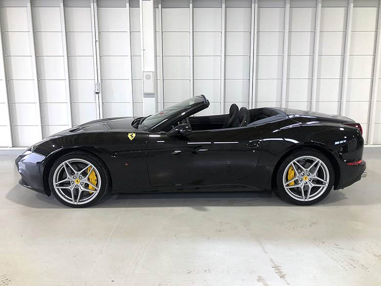 フェラーリ カリフォルニアT F1 DCT - ブラックメタリック リトラクタブルハードトップの開閉はわずか14秒 (5/19枚)