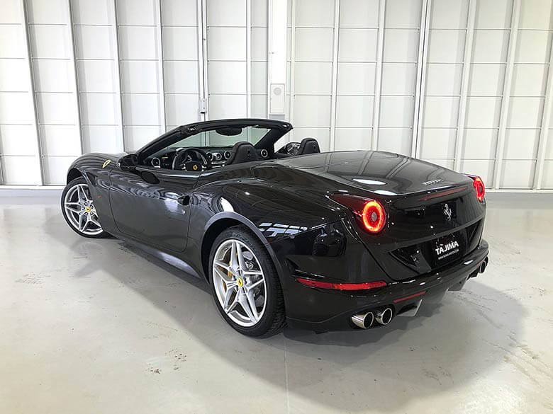 フェラーリ カリフォルニアT F1 DCT - リトラクタブルハードトップ オープン状態 (6/19枚)