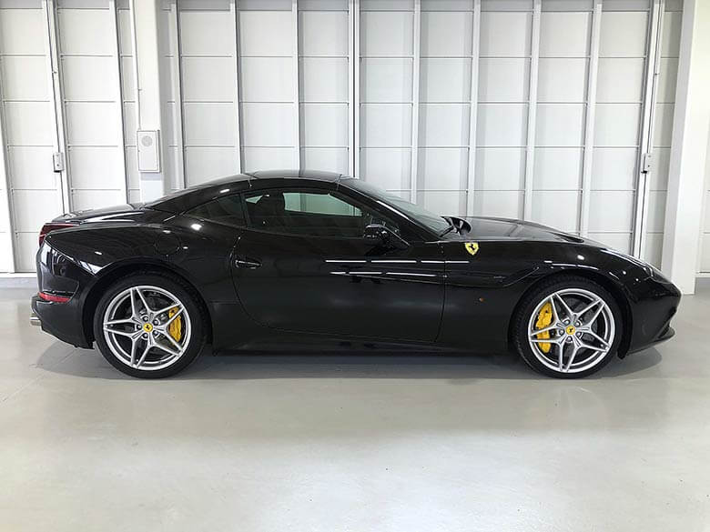 フェラーリ カリフォルニアT F1 DCT - ブラックメタリック リトラクタブルハードトップ クローズ (9/19枚)