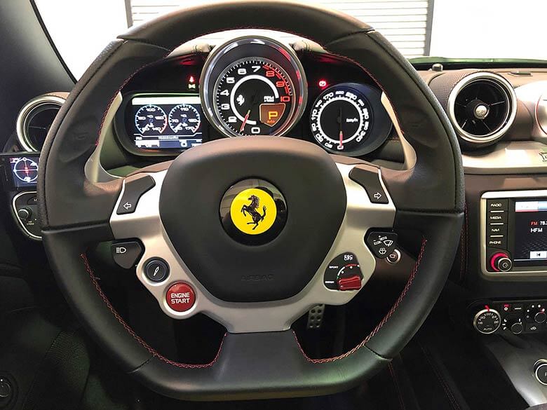 フェラーリ カリフォルニアT F1 DCT - ブラックインテリア (16/19枚)