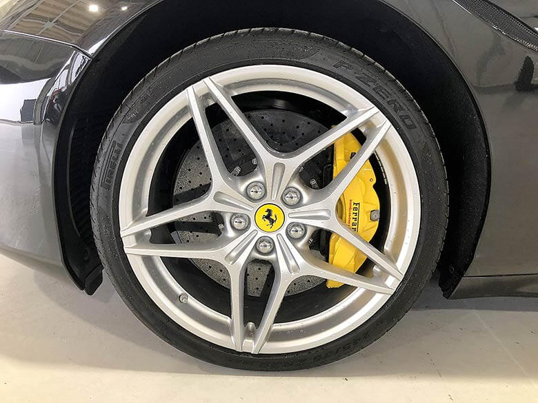 フェラーリ カリフォルニアT F1 DCT - ブラックメタリック カーボンセラミックブレーキ (18/19枚)