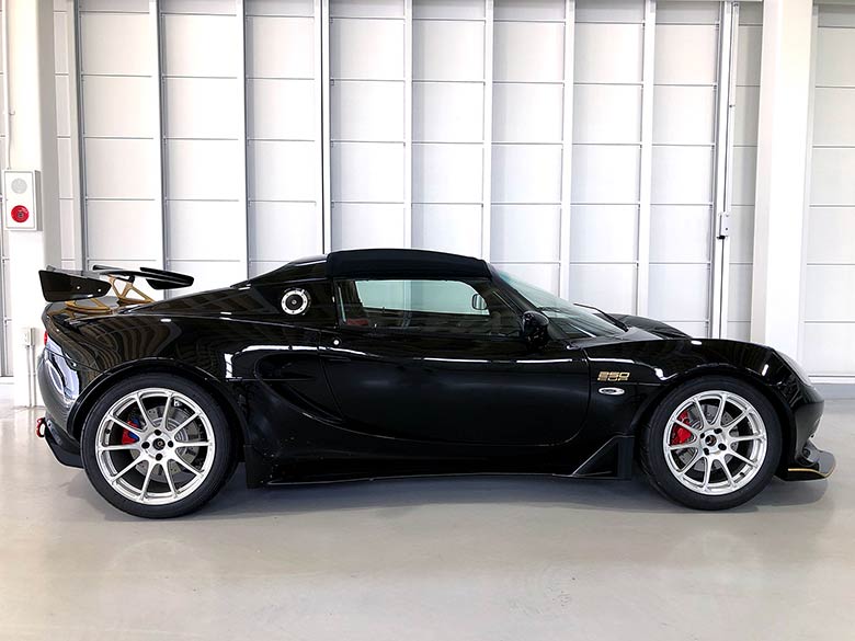 ロータス エリーゼ CUP250 GP EDITION - ブラック 今年1月新車登録、ワンオーナー下取りのCUP250　GPエディション。内外装大変綺麗です。(4/31枚)