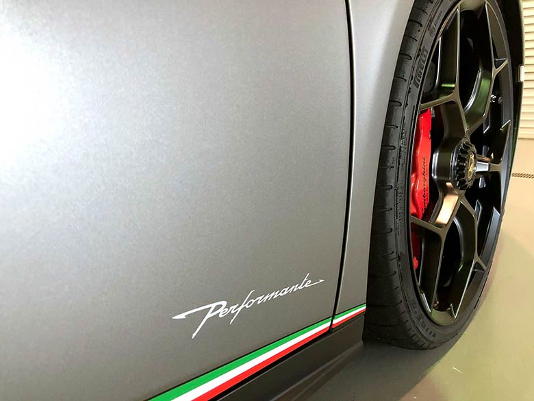 ランボルギーニ ウラカン ペルフォルマンテ (LDF) 4WD - Italian flag and Performante logo. (15/19枚)