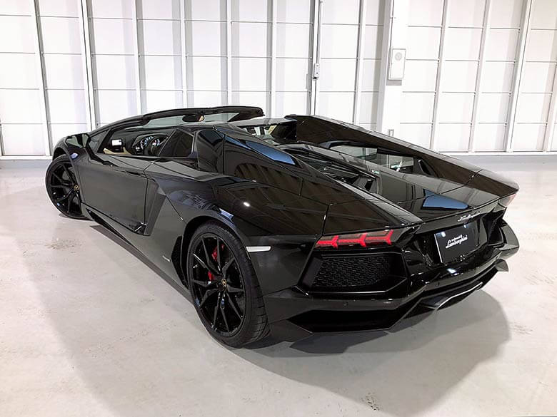 駆動方式はディアブロから続くランボルギーニの伝統ともいえる4輪駆動（4WD） (9/19枚) ランボルギーニ アヴェンタドール ロードスター LP700-4 ブラック MY2015