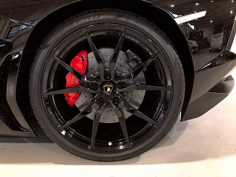 20インチアルミホイール+ピレリ P-ZERO (11/19枚) ランボルギーニ アヴェンタドール ロードスター LP700-4 ブラック MY2015