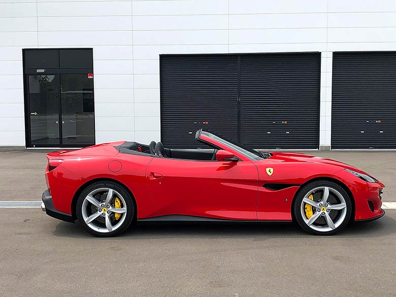 フェラーリ ポルトフィーノ 3.9ターボ F1 DCT - レッド ボタン一つでスピーディなルーフ開閉が可能。 (9/20枚)