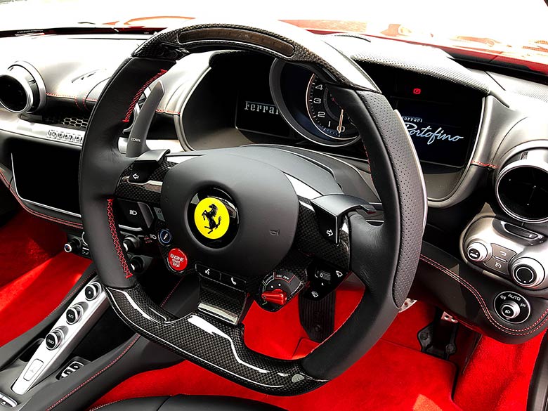 フェラーリ ポルトフィーノ 3.9ターボ F1 DCT - レッド カーボンLEDステアリング (11/20枚)