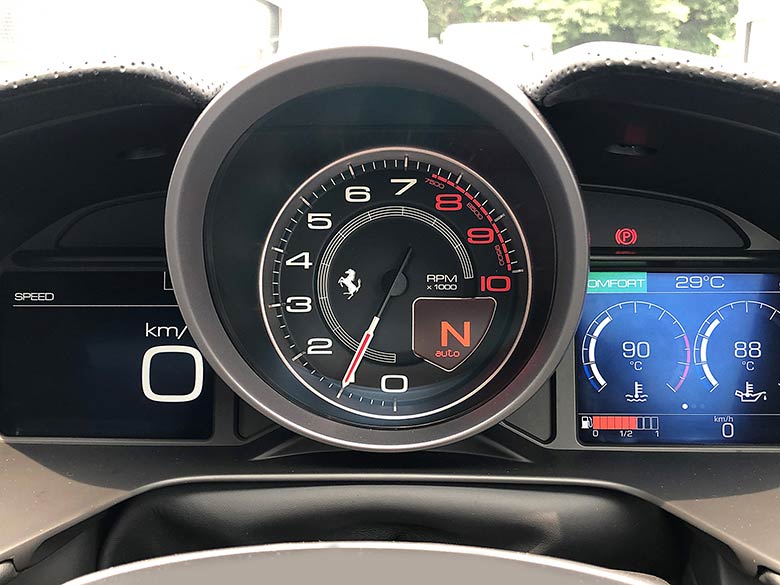 フェラーリ ポルトフィーノ 3.9ターボ F1 DCT - レッド 視認性に優れたコックピットデザイン。 (14/20枚)