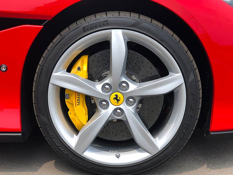 フェラーリ ポルトフィーノ 3.9ターボ F1 DCT - レッド Front PIRELLI P ZERO/245/35 ZR20装着 (17/20枚)