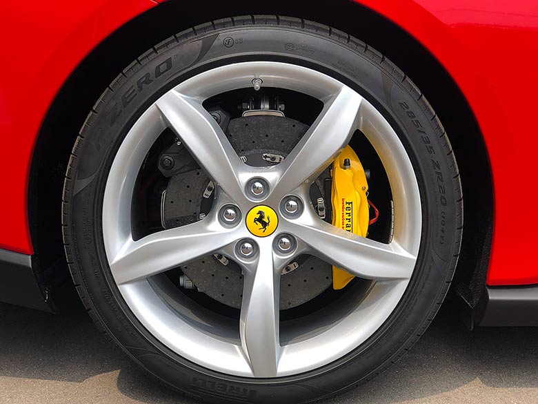 フェラーリ ポルトフィーノ 3.9ターボ F1 DCT - レッド Rear PIRELLI P ZERO/285/35 ZR20装着 (18/20枚)