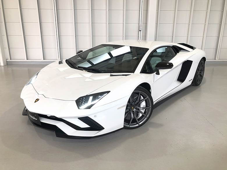ランボルギーニ アヴェンタドール S - Bianco Isis(ホワイト) MY2017 ボディカラーは上品なホワイト、Bianco Isis (2/20枚)
