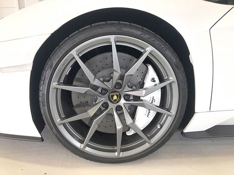 ランボルギーニ アヴェンタドール S - Bianco Isis(ホワイト) MY2017 フロント21インチ、マットチタニウムアロイホイール(17/20枚)