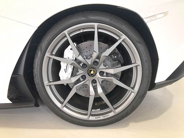 ランボルギーニ アヴェンタドール S - Bianco Isis(ホワイト) MY2017 リヤ21インチ、マットチタニウムアロイホイール (20/20枚)