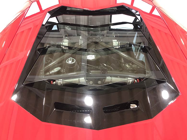 ガラスエンジンボンネット。V12エンジンが覗きます (11/19枚) ランボルギーニ アヴェンタドール S - Rosso Mars(レッド) MY2019