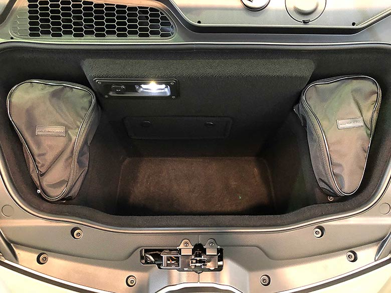 ランボルギーニ ウラカン ペルフォルマンテ (LDF) 4WD - グレー フロントトランクルーム (18/20枚)