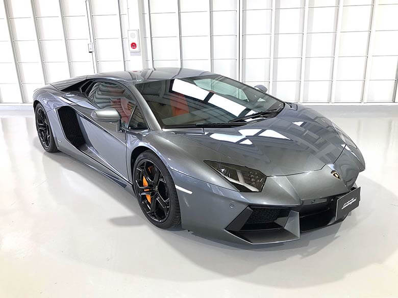 ボディカラーは「Grigio Estoque」と呼ばれる、グレーメタリック。 (4/18枚) ランボルギーニ アヴェンタドール LP700-4 グレーメタリック MY2012
