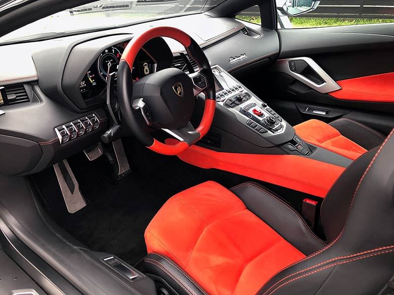 バイカラースポルティーボアルカンターラインテリア (14/18枚) ランボルギーニ アヴェンタドール LP700-4 グレーメタリック MY2012