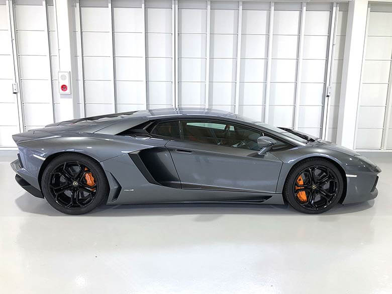 バイカラースポルティーボアルカンターラインテリア (18/18枚) ランボルギーニ アヴェンタドール LP700-4 グレーメタリック MY2012