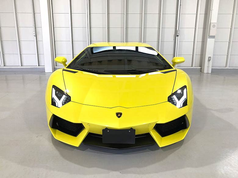 シンプルな造形美を見せるフロントセクション (3/19枚) ランボルギーニ アヴェンタドール LP700-4 イエローメタリック MY2014