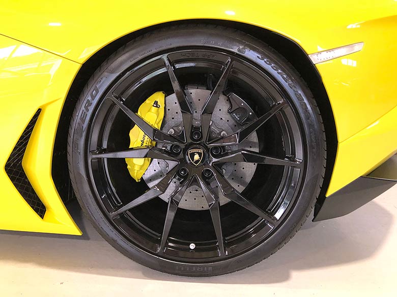 イエローブレーキキャリパー (10/19枚) ランボルギーニ アヴェンタドール LP700-4 イエローメタリック MY2014