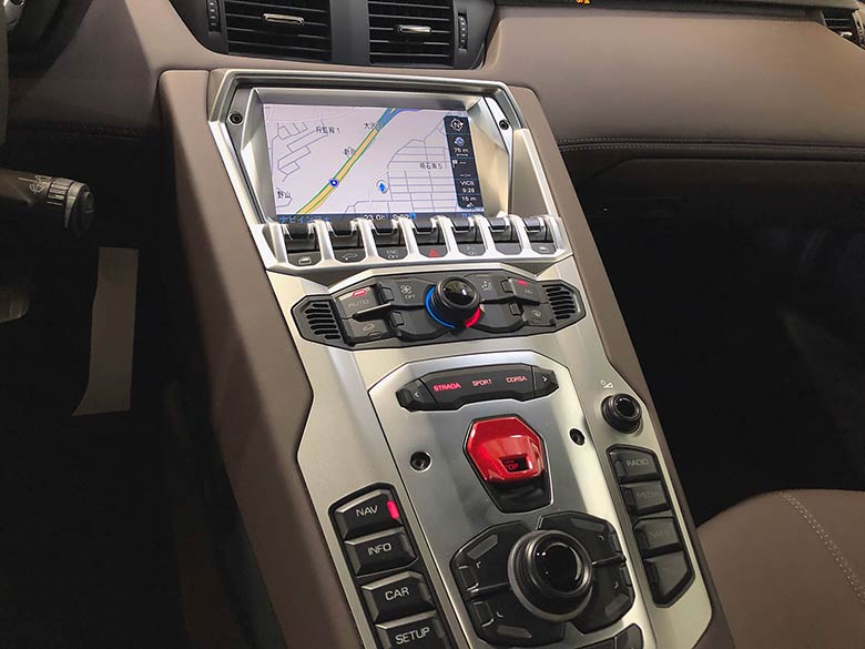 ダークブラウンのインテリア (15/19枚) ランボルギーニ アヴェンタドール LP700-4 イエローメタリック MY2014