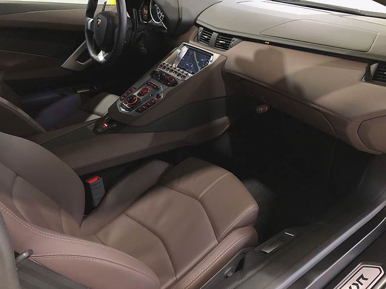 ダークブラウンのインテリア (16/19枚) ランボルギーニ アヴェンタドール LP700-4 イエローメタリック MY2014