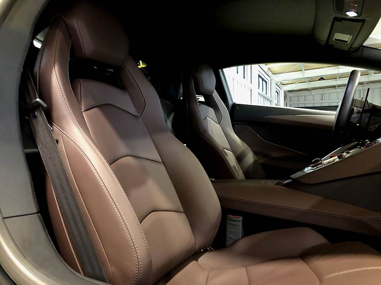 ダークブラウンのインテリア (17/19枚) ランボルギーニ アヴェンタドール LP700-4 イエローメタリック MY2014