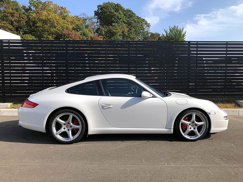 水平対向6気筒24バルブ　3.8Lエンジン搭載モデル（355馬力） (4/19枚)-ポルシェ 911カレラS(997) 6MT ホワイト