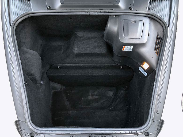ご旅行の際でも安心してお荷物が積み込めるラゲッジスペース (11/19枚)-ポルシェ 911カレラS(997) 6MT ホワイト