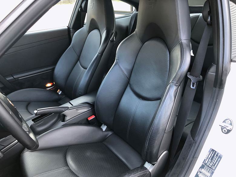 シートも非常に綺麗な状態です。 (13/19枚)-ポルシェ 911カレラS(997) 6MT ホワイト